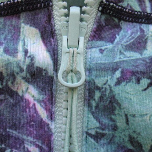 Lululemon Find Your Bliss Reversible Jacket in Vintage Green - Picture 5 of 12